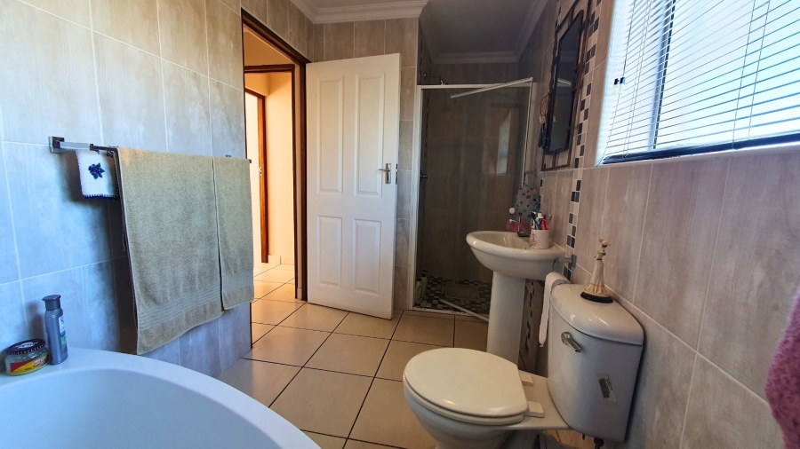 3 Bedroom Property for Sale in Heiderand Western Cape
